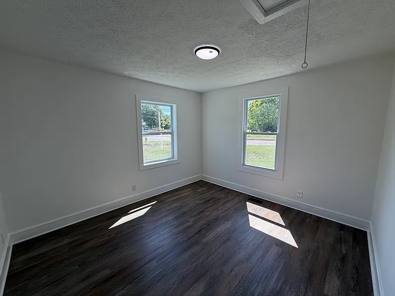 2627 Martin Luther King Jr Ave — Photo 4