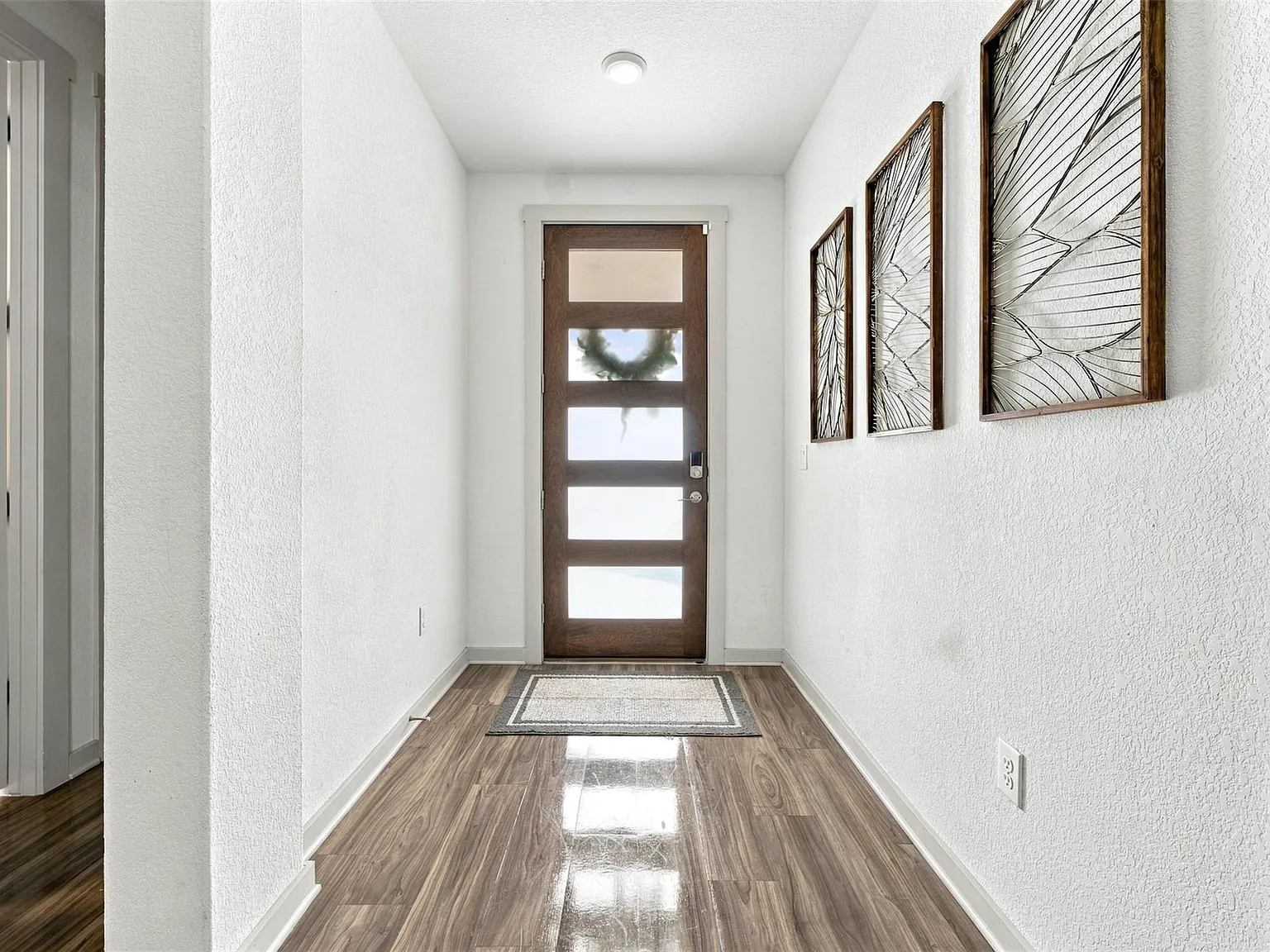 4 bed, 3.0 bath, 2526 sqft, $2,450 — Photo 3