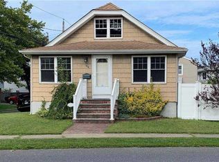 144 Park Ave, Lindenhurst, NY 11757