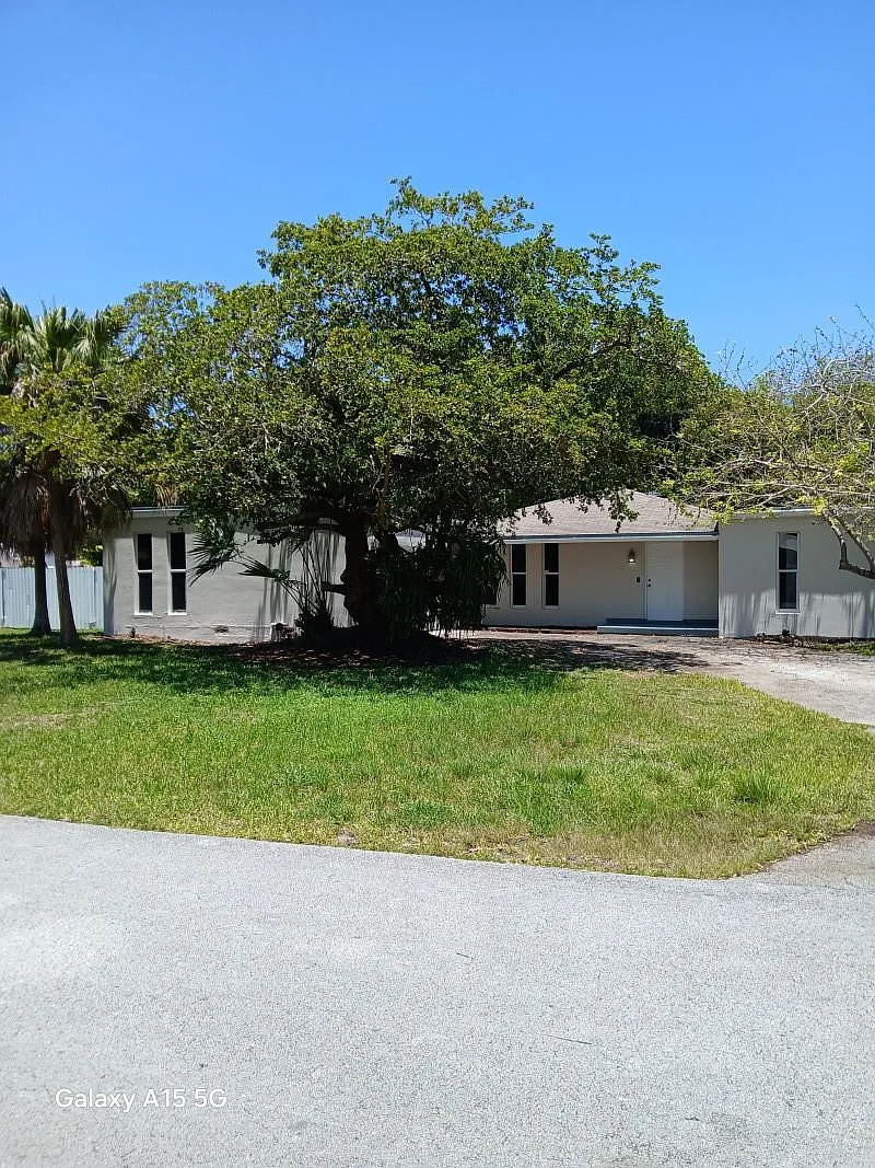 Building Photo - 17131 SW 85th Ave