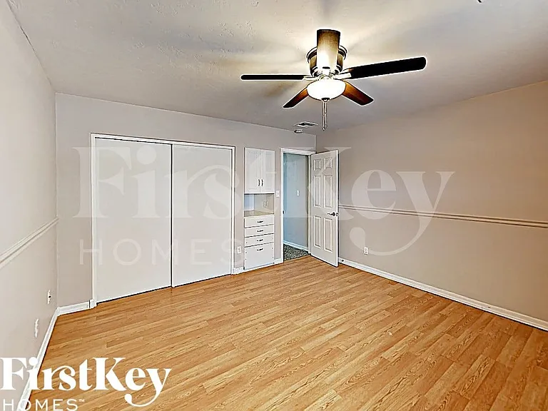 1007 W Utopia Rd — Photo 9