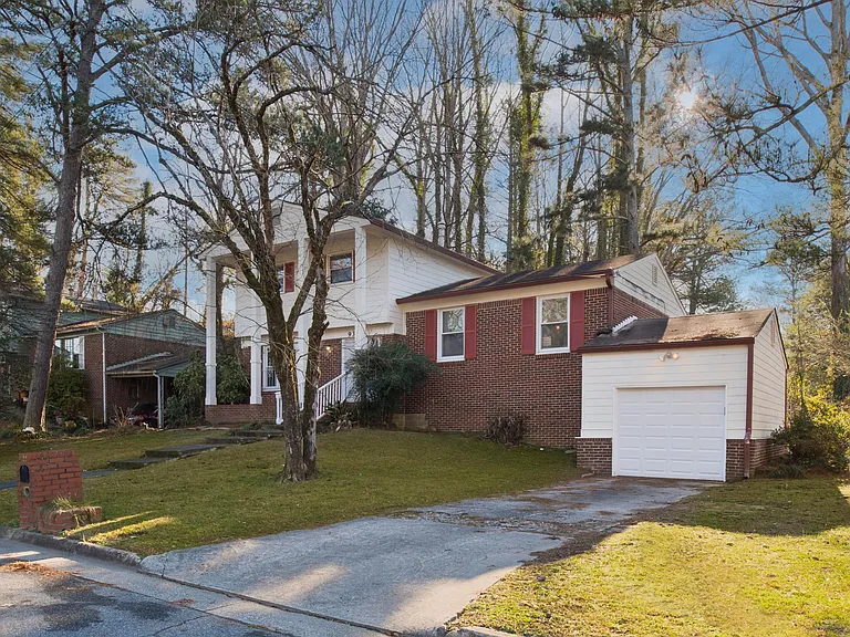 939 Kings Grant Dr NW — Photo 2
