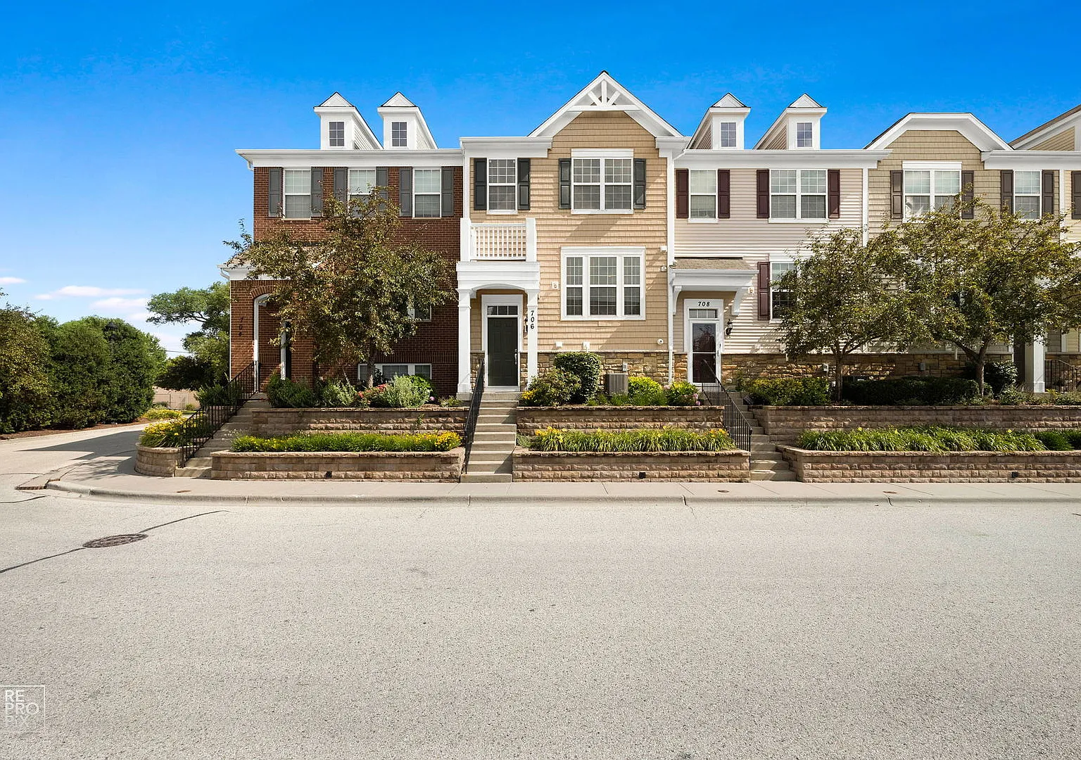 3 bed, 2.5 bath, 1464 sqft, $3,400 — Photo 1