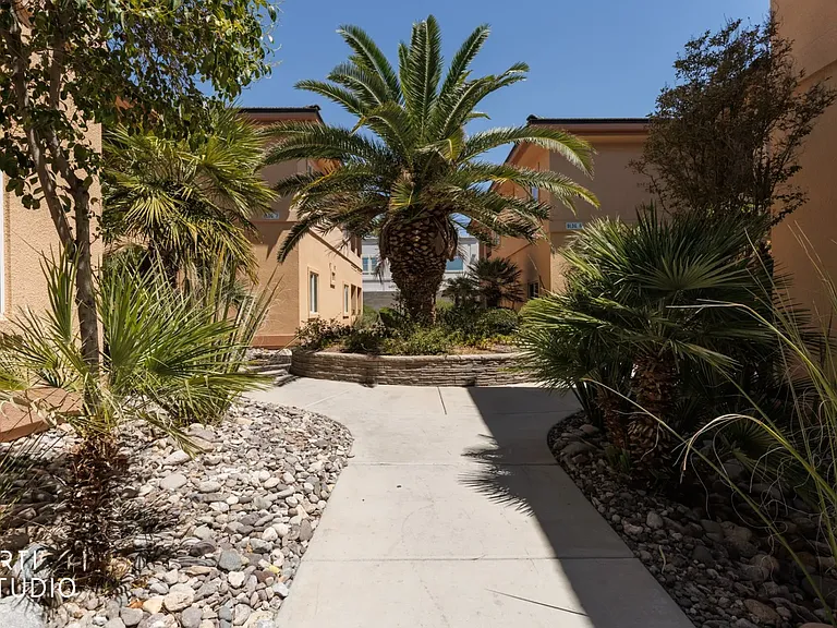 400 Hillside Dr #U — Photo 17