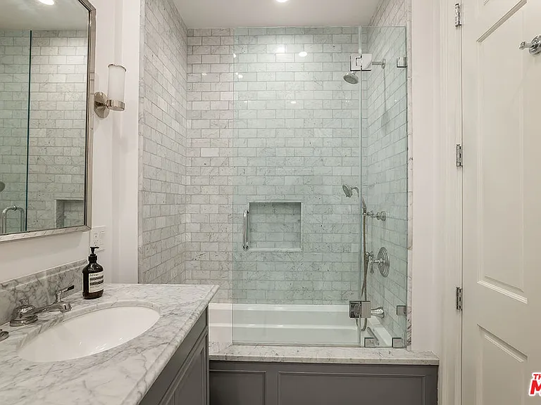 1460 N Doheny Dr — Photo 9