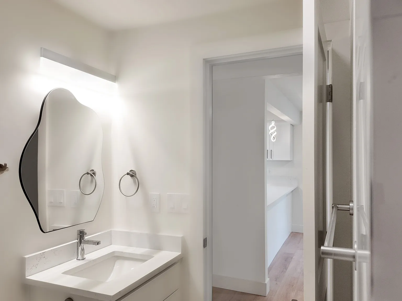 1 bed, 835 sqft, $2,250 — Photo 3