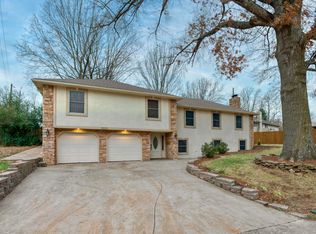 2326 E Shady Glen Dr, Springfield, MO 65804