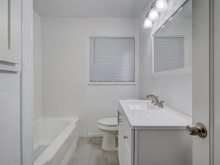 2701 NW 48th St — Photo 14