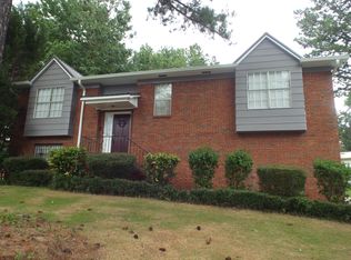 808 Overlook Cir, Bessemer, AL 35023