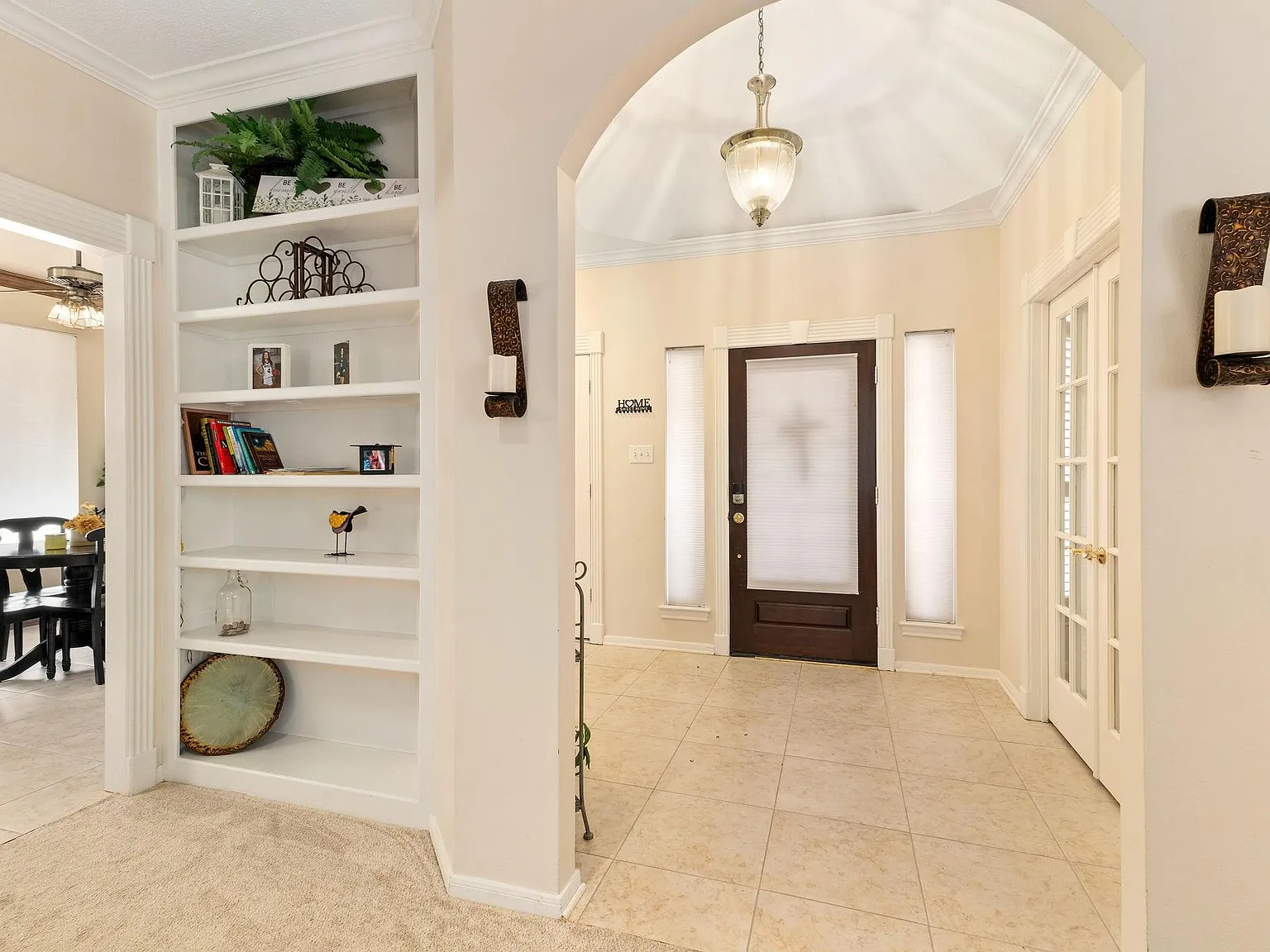 3 bed, 3.0 bath, 2375 sqft, $2,450 — Photo 3