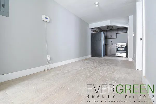Rented by Evergreen Apartments BK | media 1