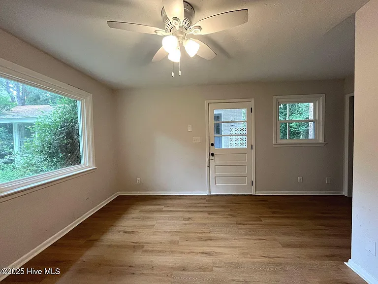 440 E Massachusetts Ave — Photo 35