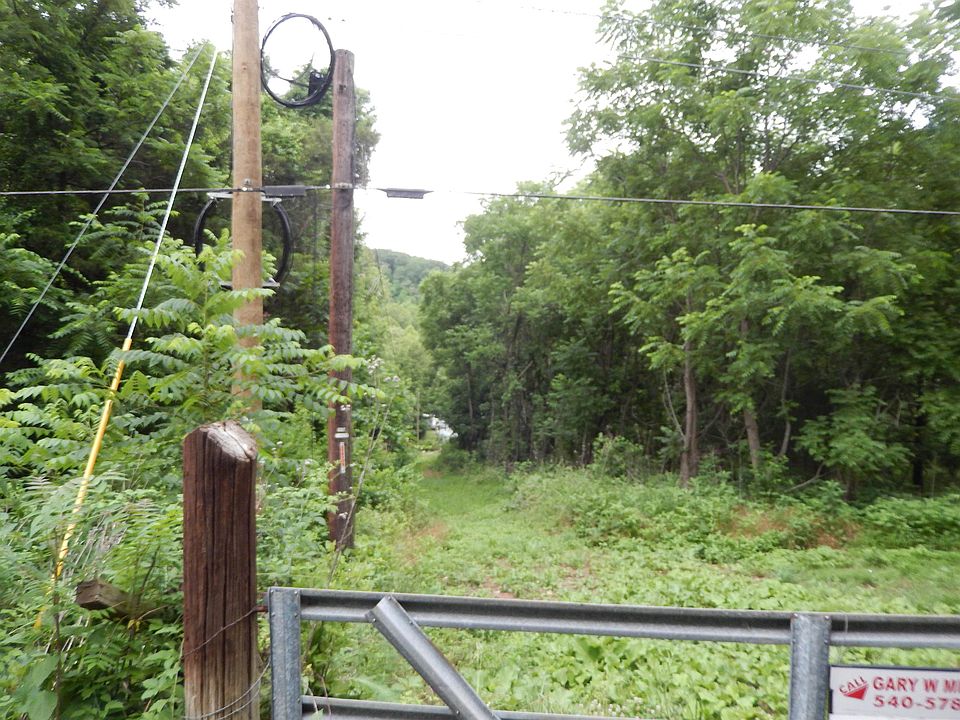 2nd image of 898 Sandy Bottom Rd