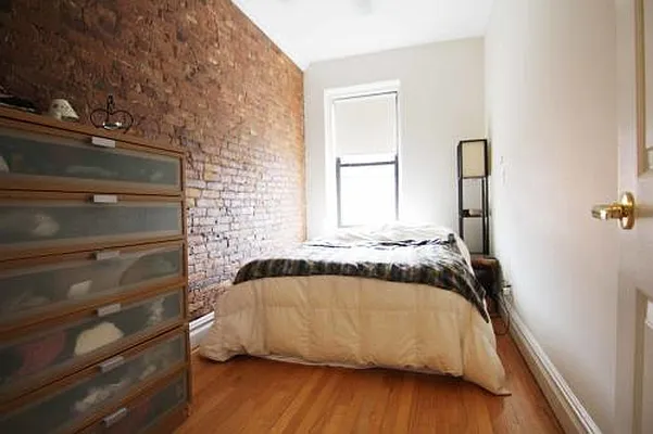 Rented by Standard Living Realty Inc | media 35