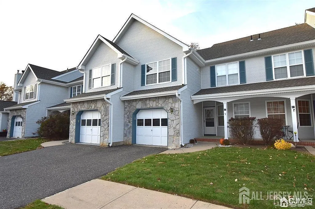 42 Heather Ct photo 1
