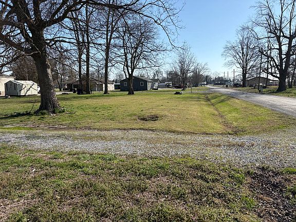 2nd image of 623 W Race St