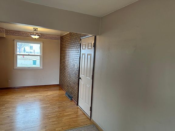 4th image of 315 Lakeview St S
