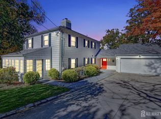 23 Highwood Rd, Somerset, NJ 08873