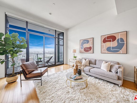 4th image of 3223 W 6th St Unit 1004