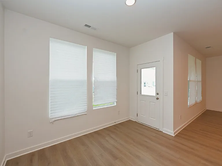 7187 Sutton Dr — Photo 34