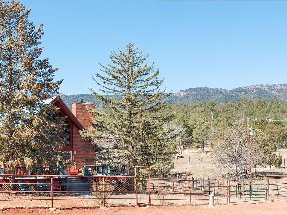 Phenomenal chalet-style mountain home. Sandia Mtns in bckgd.