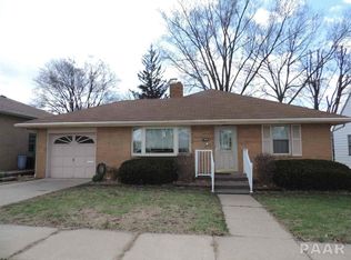 1125 S 6th St, Pekin, IL 61554