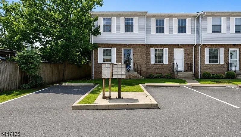 2 bed, 1.5 bath, $2,700 — Photo 1