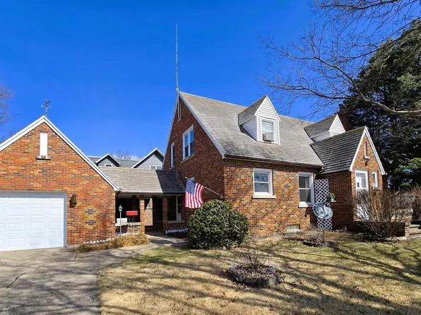 801 Iowa St, Dysart, IA 52224