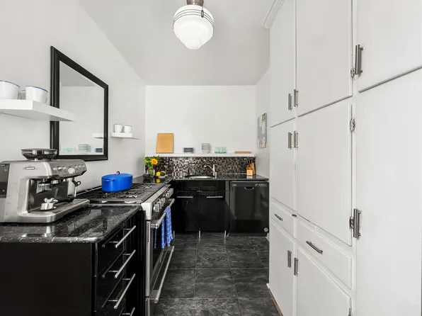 166 West 22nd Street image 5 of 10