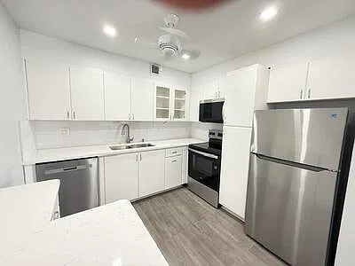 345 E Wellington Dr #345-H