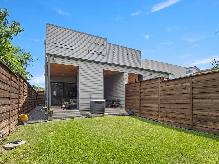 2335 Kirby St — Photo 18