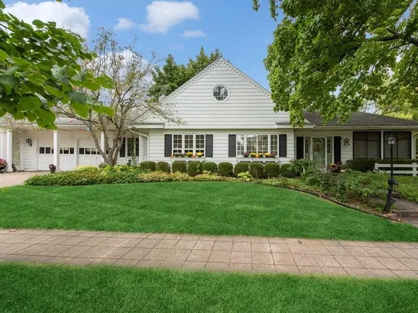 15 Lakeview DRIVE, Lake Geneva, WI 53147