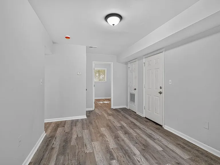 201 57th St NE — Photo 8
