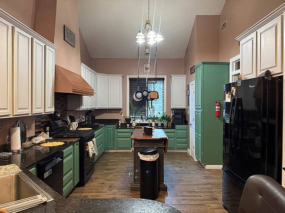 2nd image of 404 Keesler St