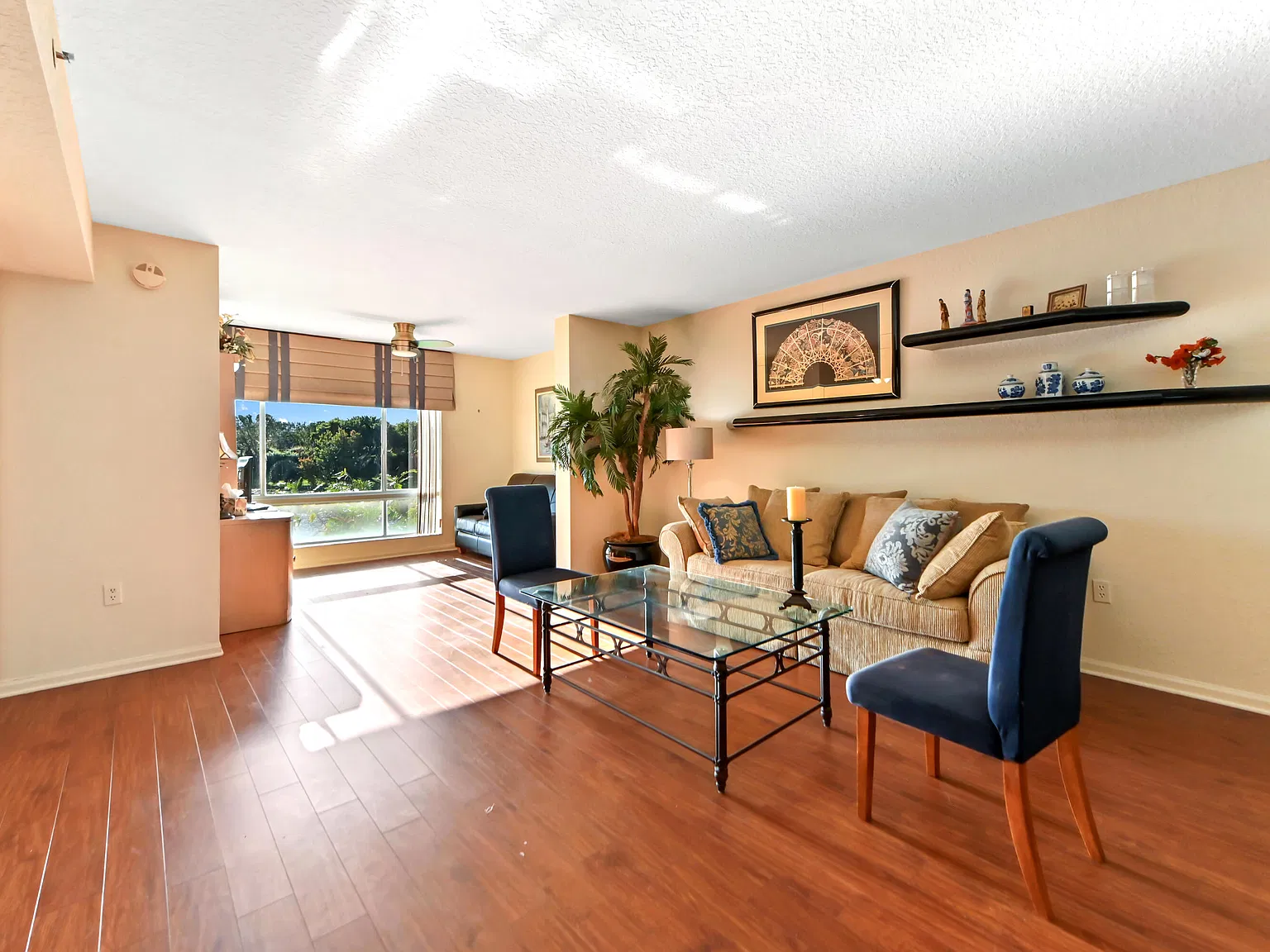 3 bed, 2.0 bath, 1392 sqft, $2,700 — Photo 3