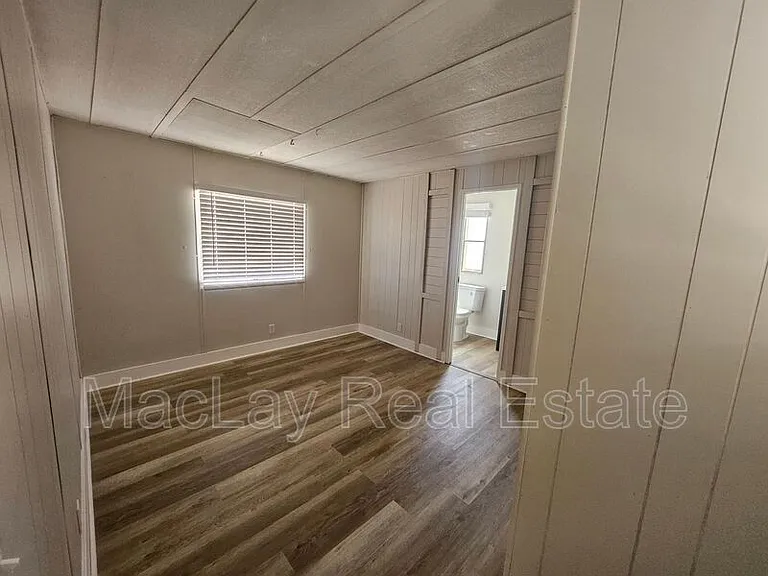 1113 W Corinthian Cir — Photo 9