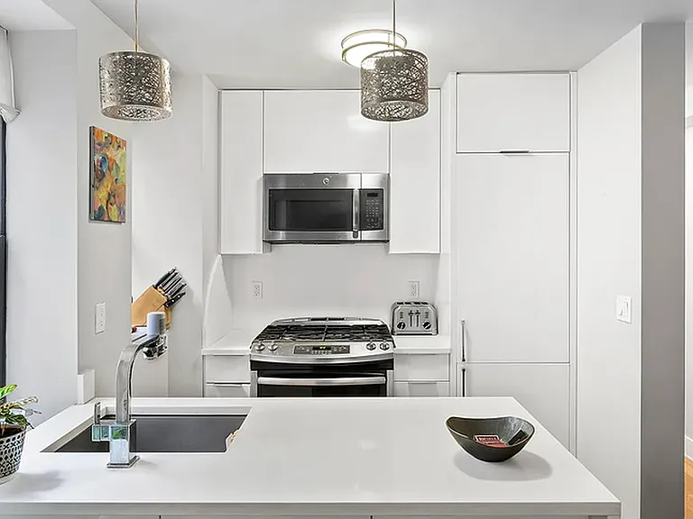308 W 30th St #3D — Photo 5