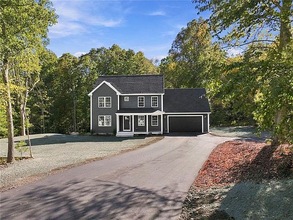 3rd image of 18 Elaine Dr