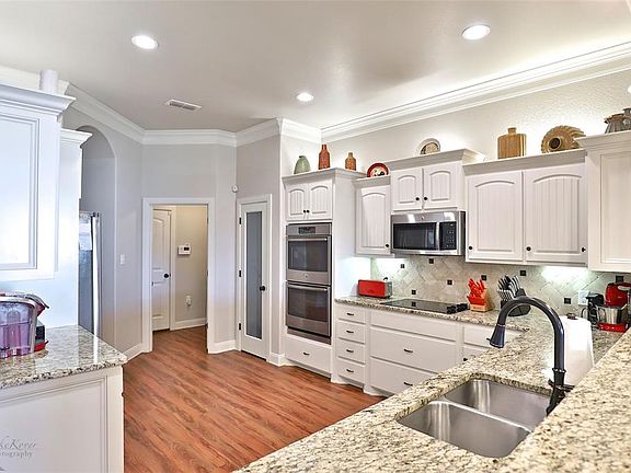 3rd image of 3706 Bettes Ln