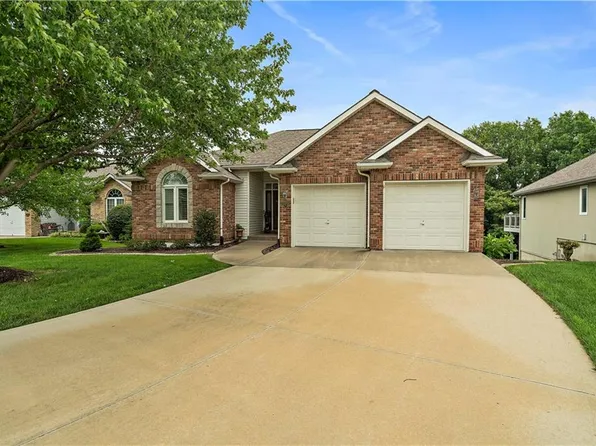 3329 S Victoria Dr, Blue Springs, MO 64015