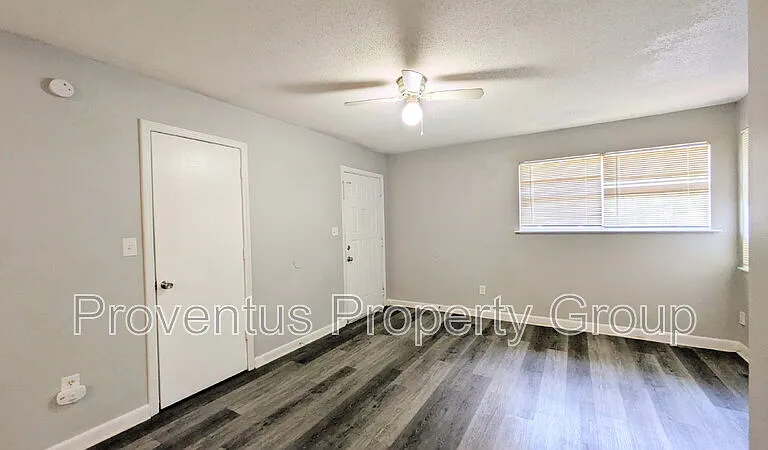 4527 Versailles Dr — Photo 7