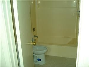 4th image of 5078 Auburn Dr APT 2