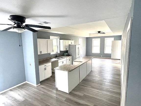 3rd image of 601 W Taylor St