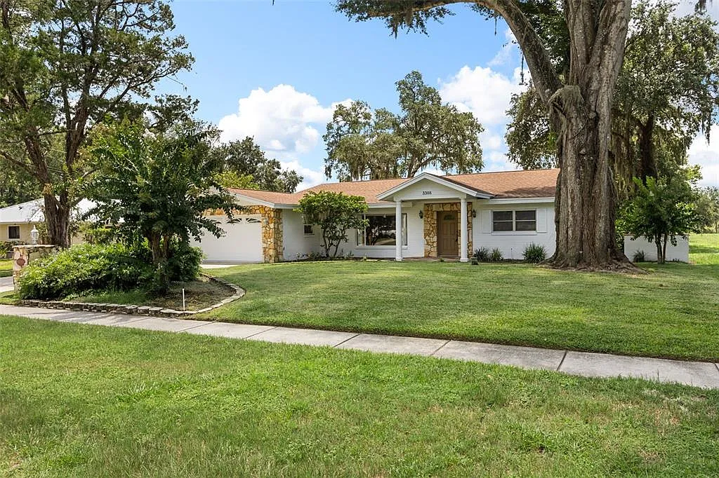 3 bed, 2.0 bath, 2194 sqft, $2,495 — Photo 3