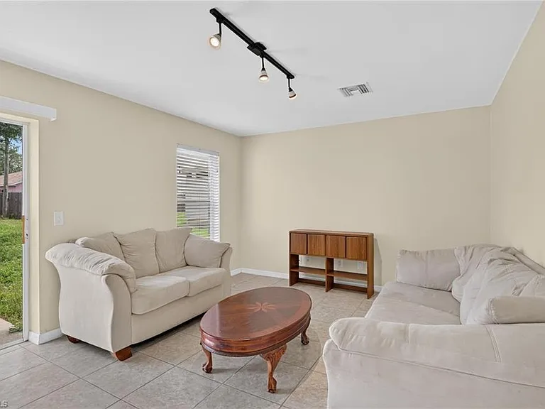 523 SE 25th Ln — Photo 14