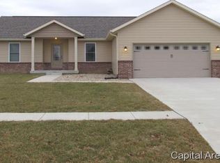 1720 Ptarmigan Dr, Chatham, IL 62629