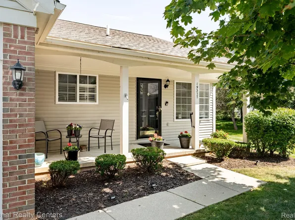 19337 Mandarin Dr, Roseville, MI 48066