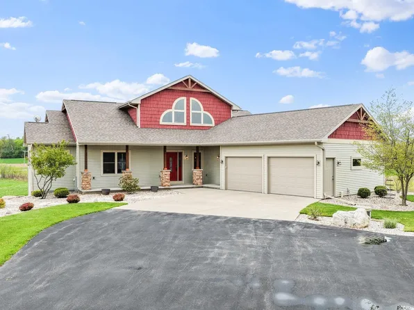 7074 Fairview Rd, Denmark, WI 54208