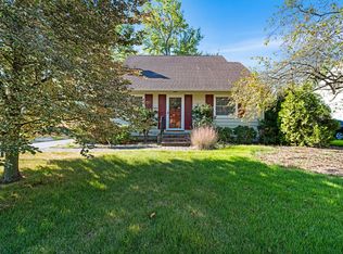 1915 Zollinger Rd, Upper Arlington, OH 43221
