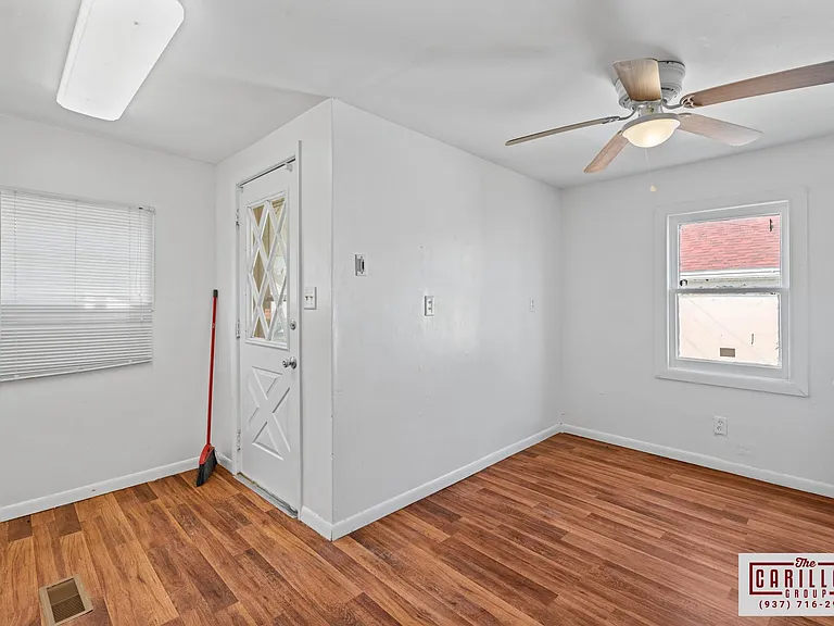 2027 Leo St — Photo 11